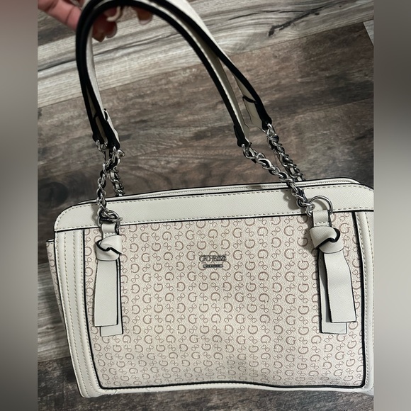 Guess Monogram Satchel – Brand New (No Tags) - Picture 1 of 7